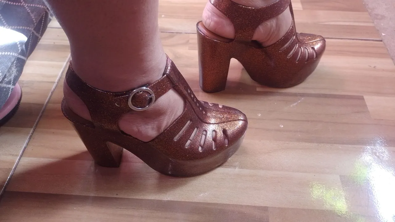 Sandália melissa Plataforma Glitter Marrom - Elegância e Conforto sem marca de uso