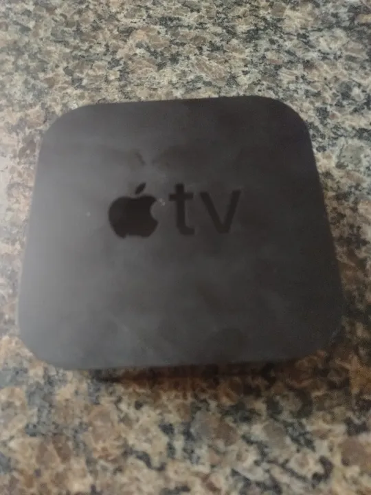 Apple TV 4K 1st Gen com controle