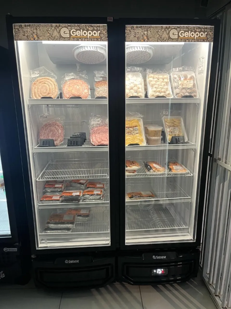 Oportunidade! Freezer Gelopar 2 Portas quase novo. Ainda na garantia.