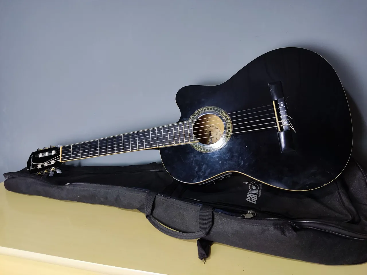 Violão Acústico Preto com Case