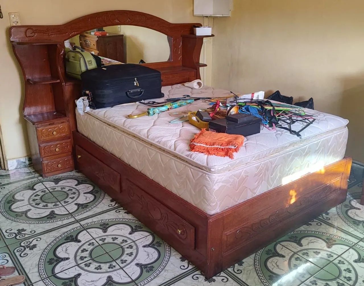 Cama de Madeira com Cabeceira e Baú - Foto 2