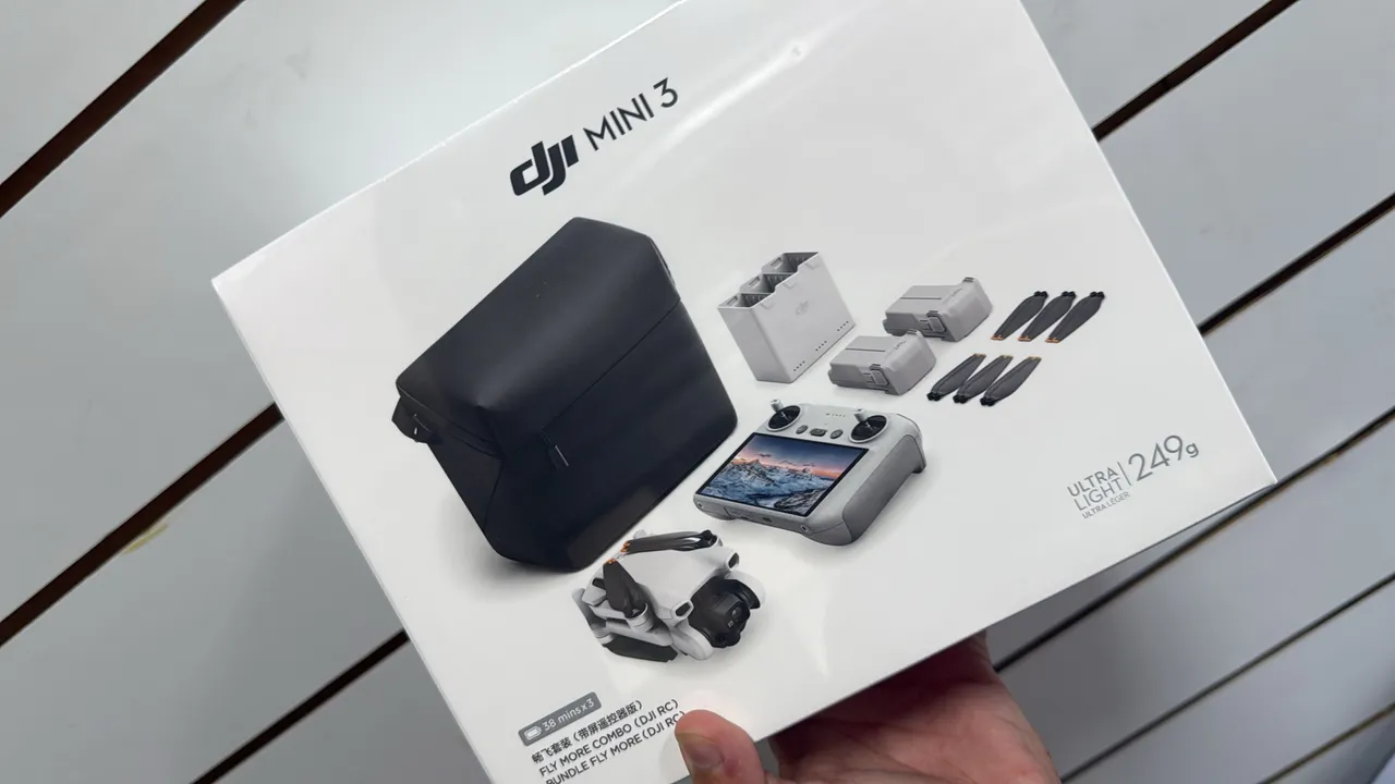 Drone DJI Mini 3 Fly More Combo - Novo/Lacrado