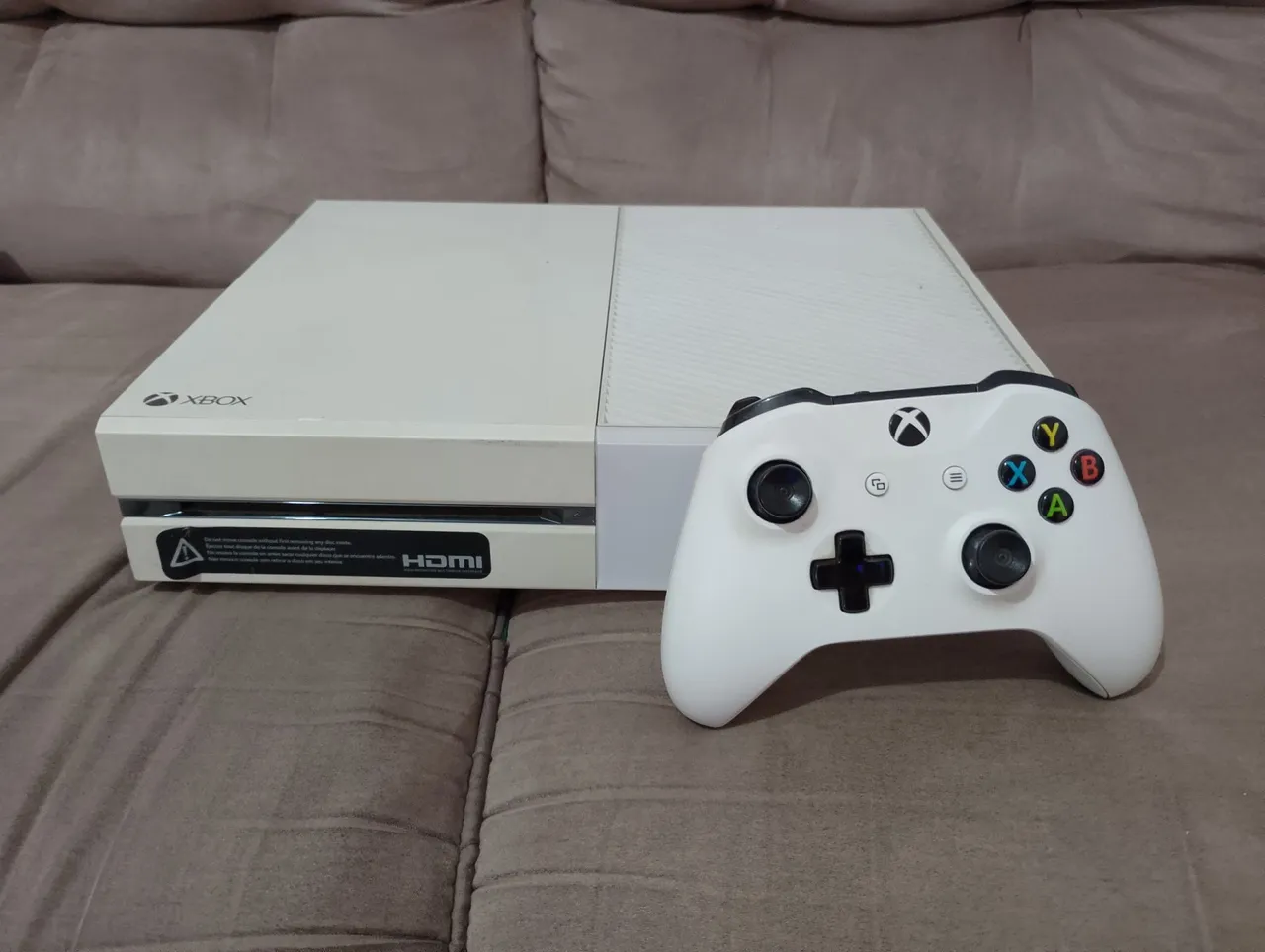 Xbox One Branco com controle (Faço OLX Pay)