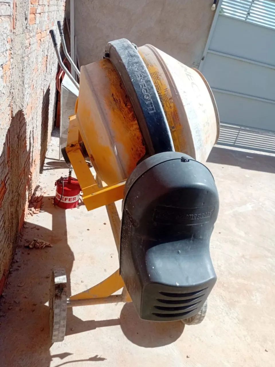 Vende-se Betoneira 1 ano de uso, falar com Robson * - Foto 3