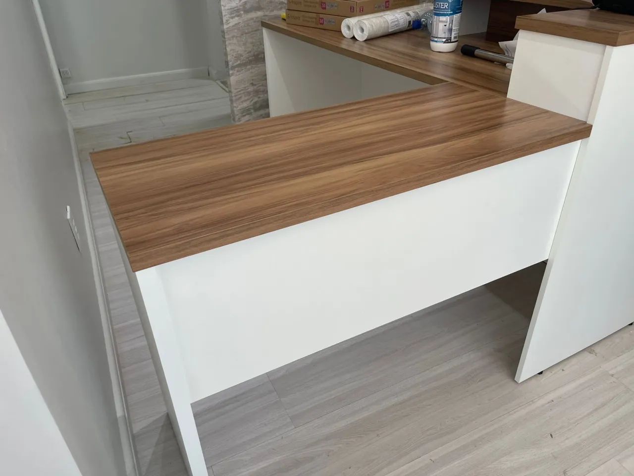 BALCÃO DE ATENDIMENTO com lateral EM L - MÓVEIS IKONMIXOFFICE  - Foto 4
