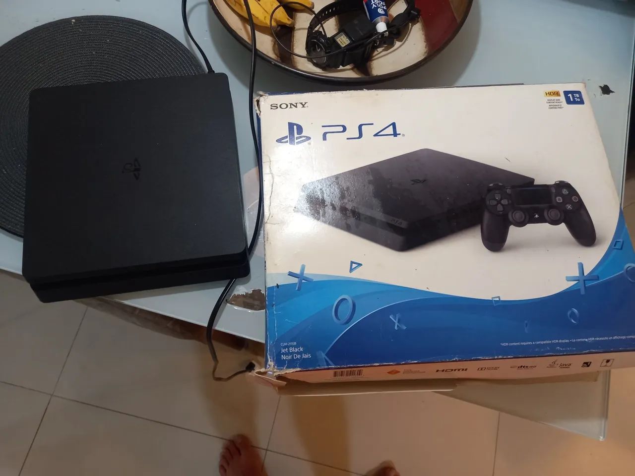 PS4 SLIM 1 TB 2 games, 1 controller64313242044163121
