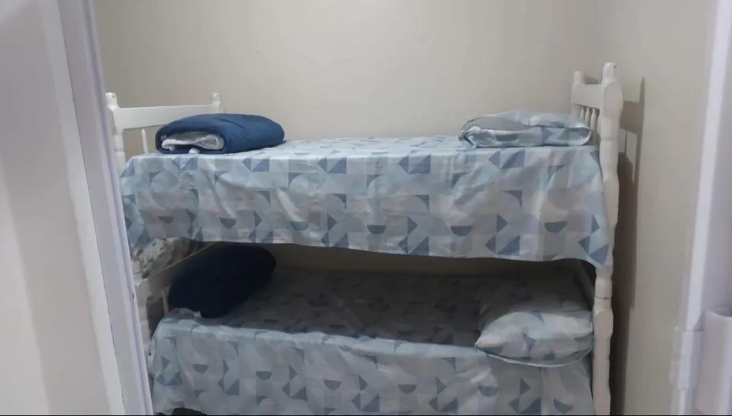 Casas, apartamentos e kitnets em condomínio fechado para empresas.