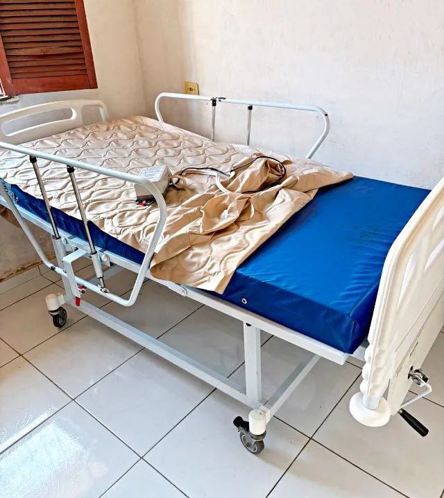 CAMA HOSPITALAR ARTICULADA COM COLCHÃO ANTI ESCARAS - Foto 2