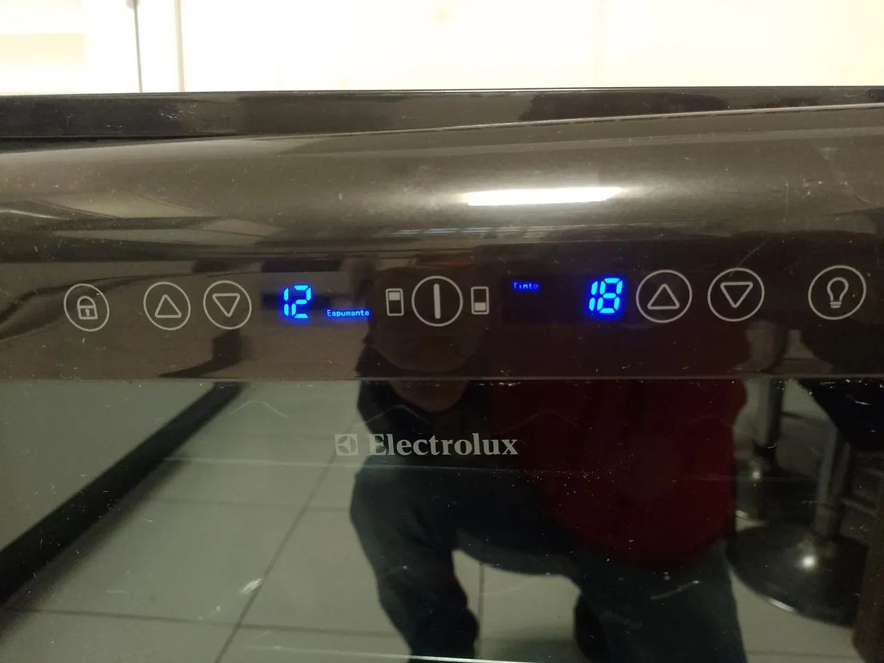 Adega Eletrolux 25 garrafas . Tem que poro gás  - Foto 5