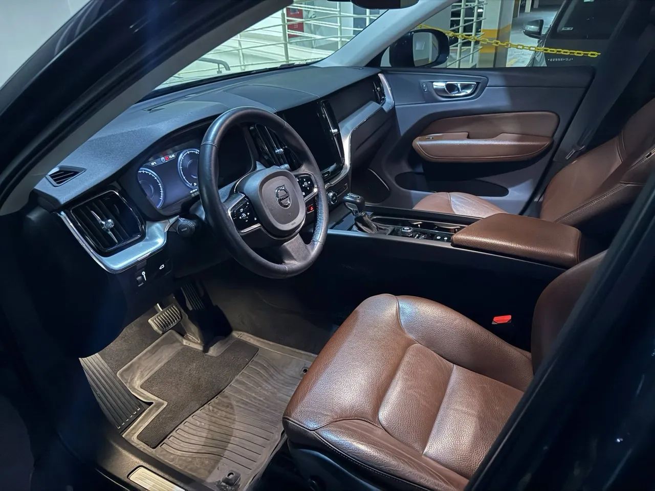 Vendo volvo x60 momentum T5 AWD, abaixo da fipe  - Foto 5