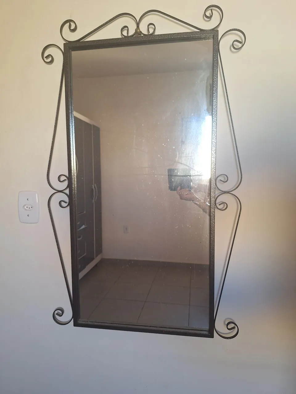 Espelho Decorativo com Moldura em Ferro