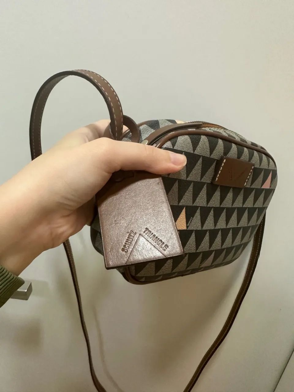 Bolsa Schutz Kate New Triangle - Foto 5