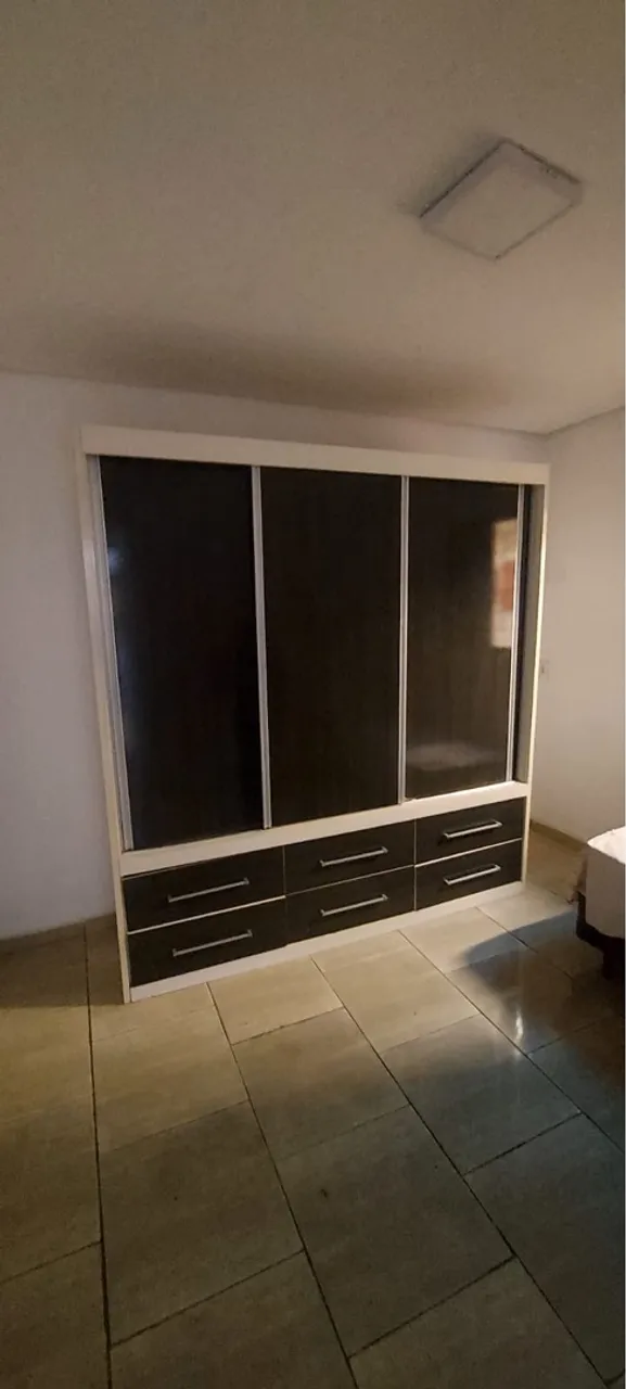 Guarda-Roupa com Portas de Correr