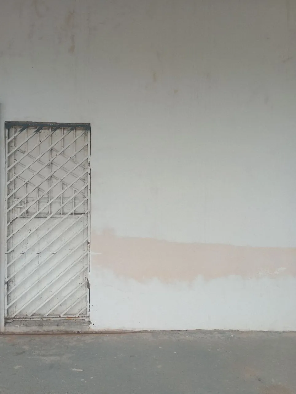alugou um apartamento.