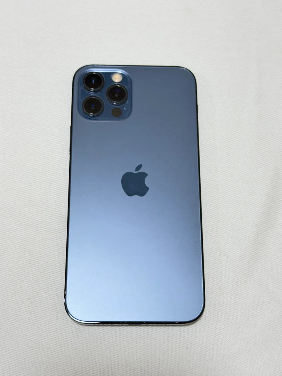 Vendo IPhone 12 Pro 128GB muito novo - Celulares e Smartphones
