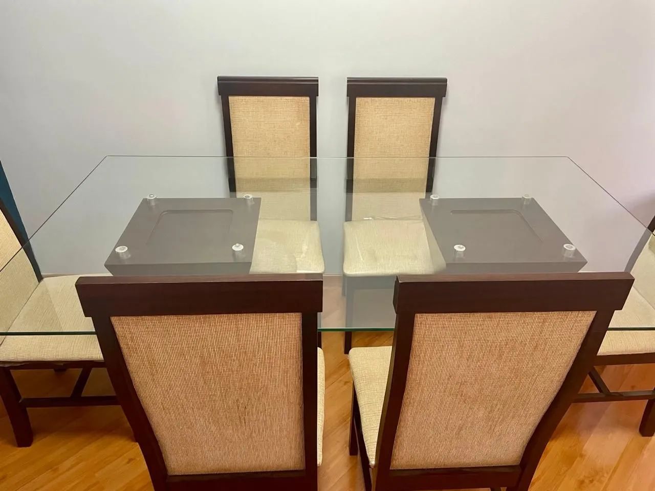 Linda mesa de jantar com tampo de vidro - Foto 5