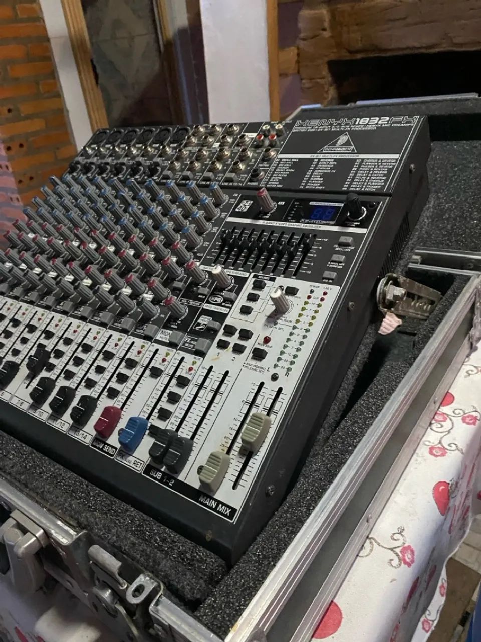 Mesa de som Behringer Xenyx USB 1832 - Foto 4