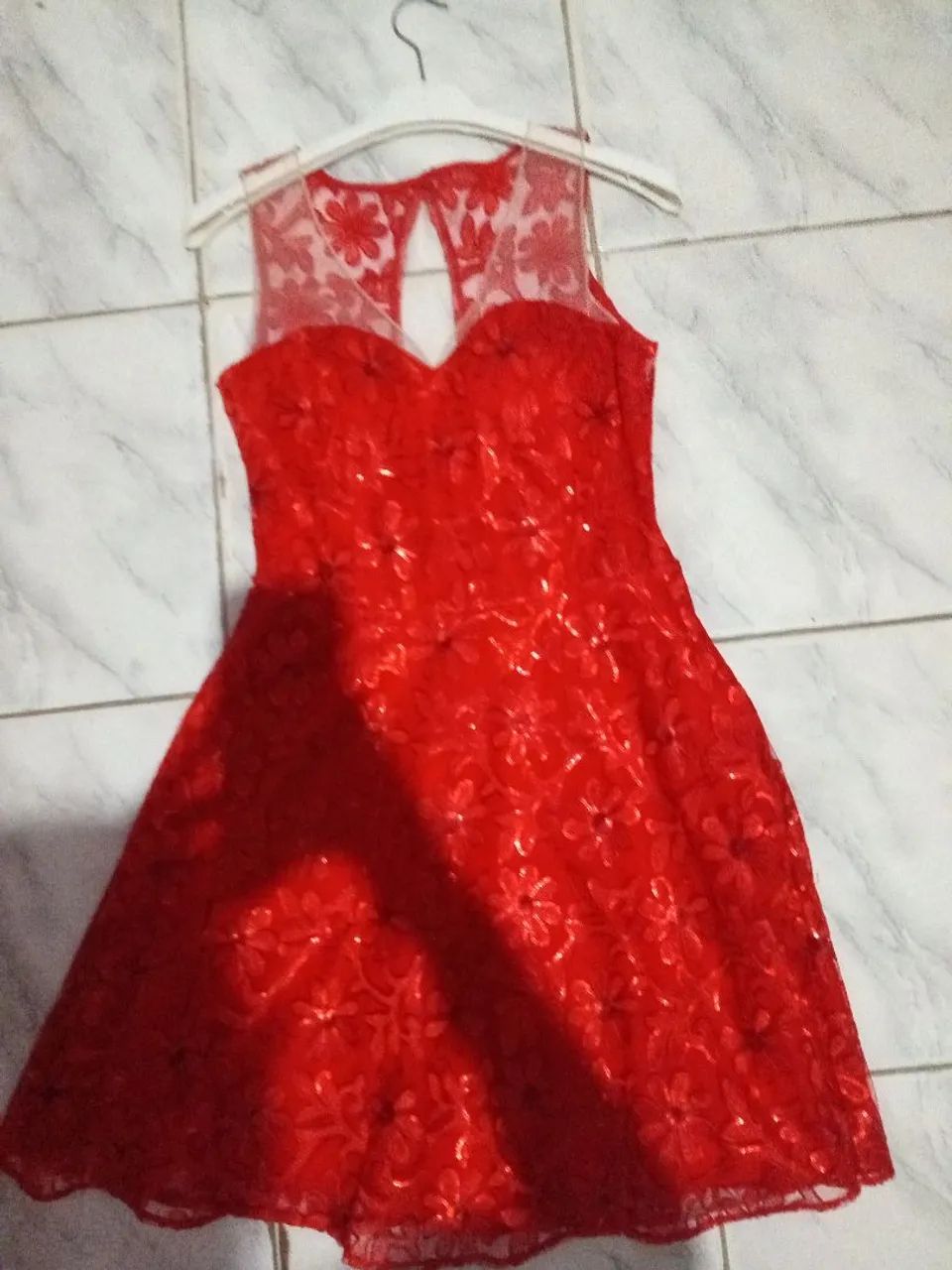 Vestido Vermelho de Festa com Detalhes em Renda