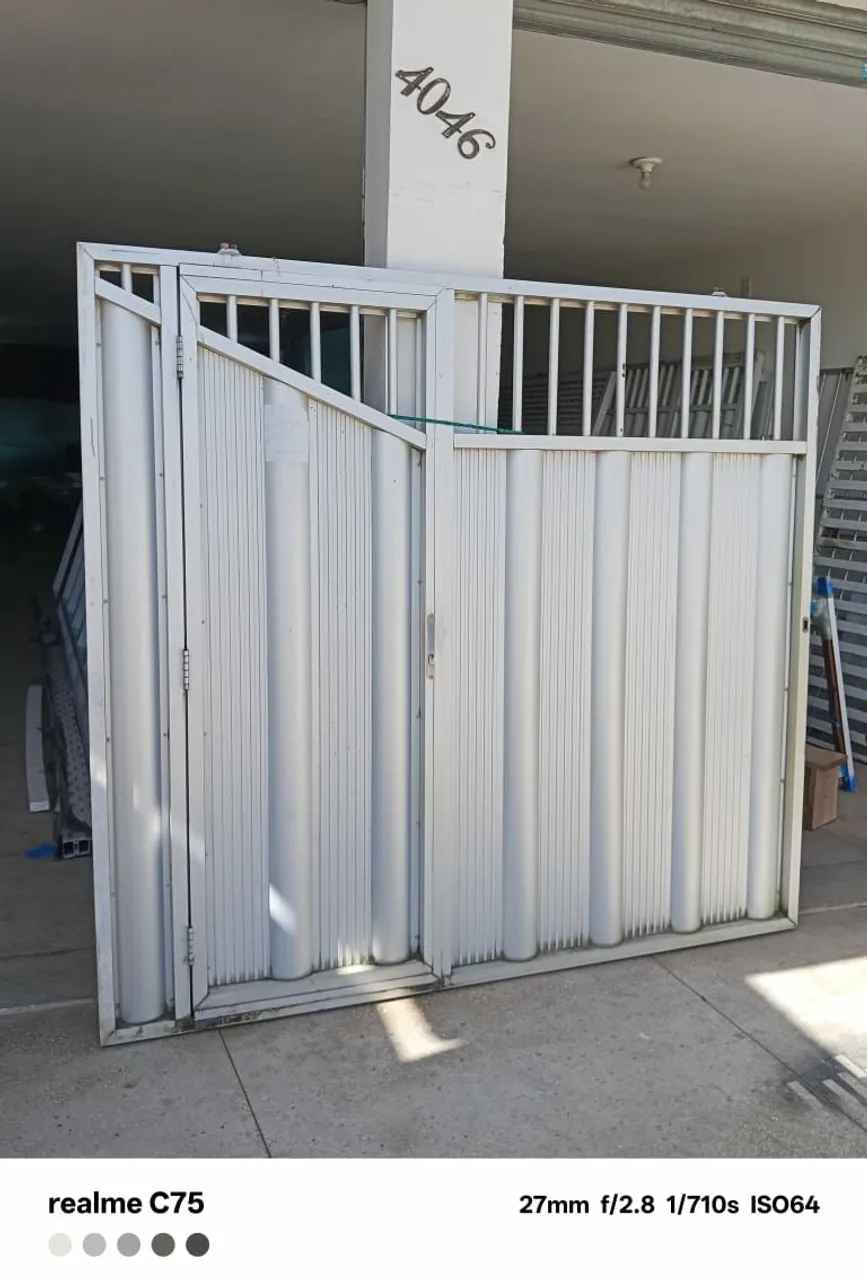 Portão de Alumínio Resistente e Durável