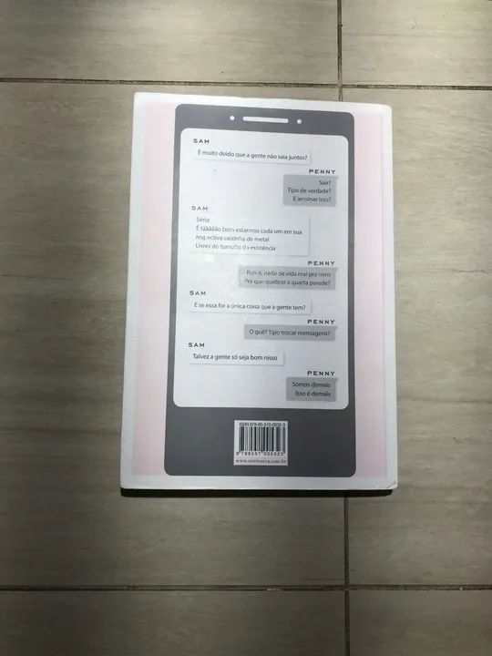 Livro Contato De Emergência - Mary H. K. Choi  - Foto 2