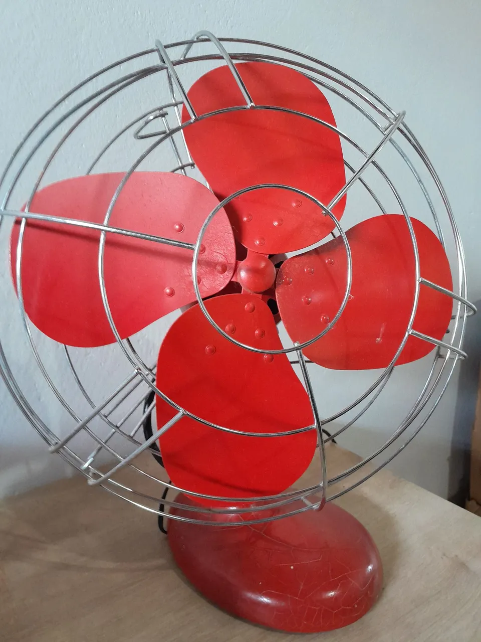Ventilador de Mesa Vintage Vermelho