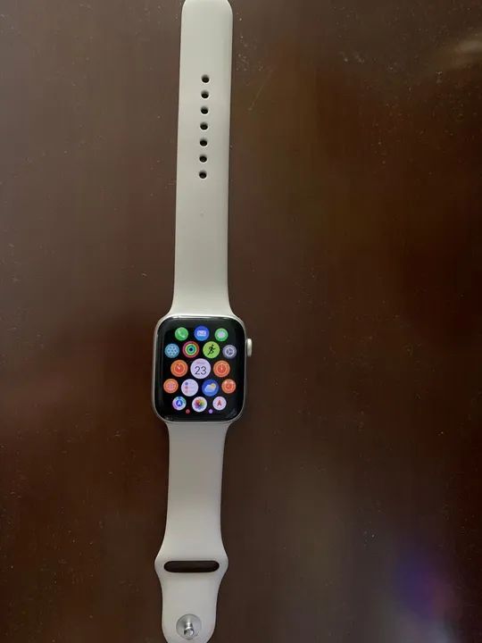 Apple Watch Series SE 2 - Branco - 44mm