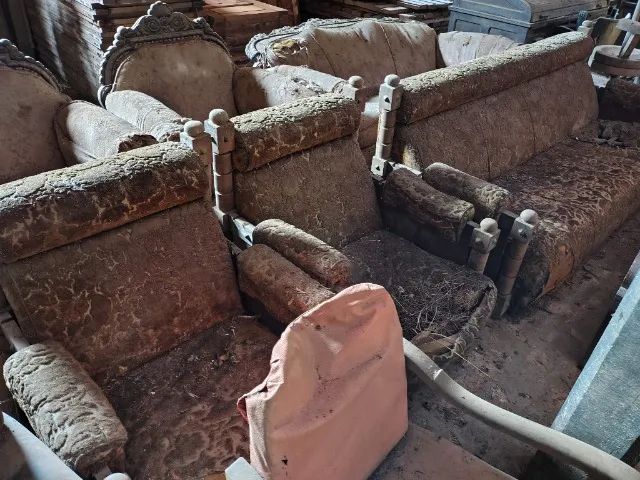 Conjunto de Sofás e Poltronas Antigas - Estrutura em Madeira de Lei para Restauro477339687207587841