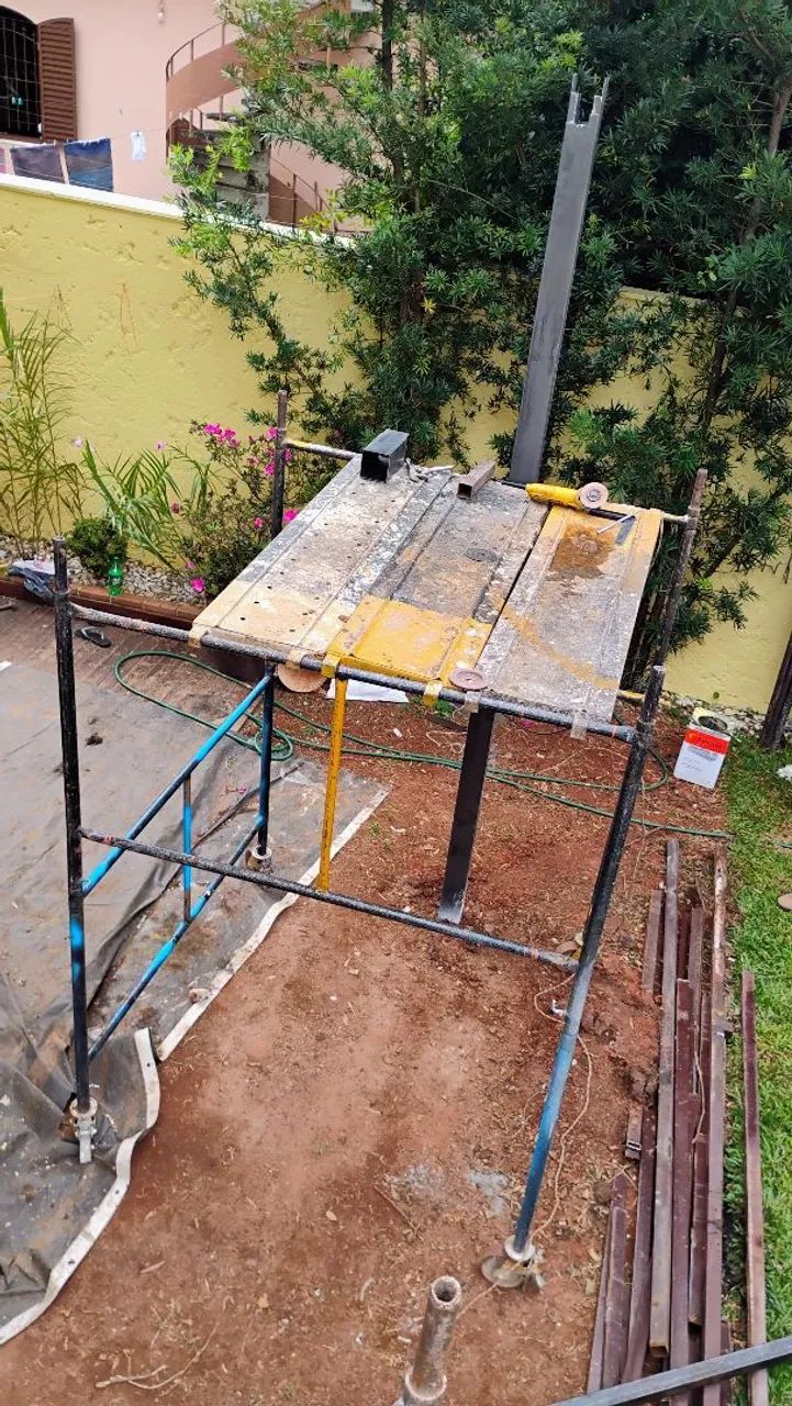 Eletricista, bombeiro hidráulico 