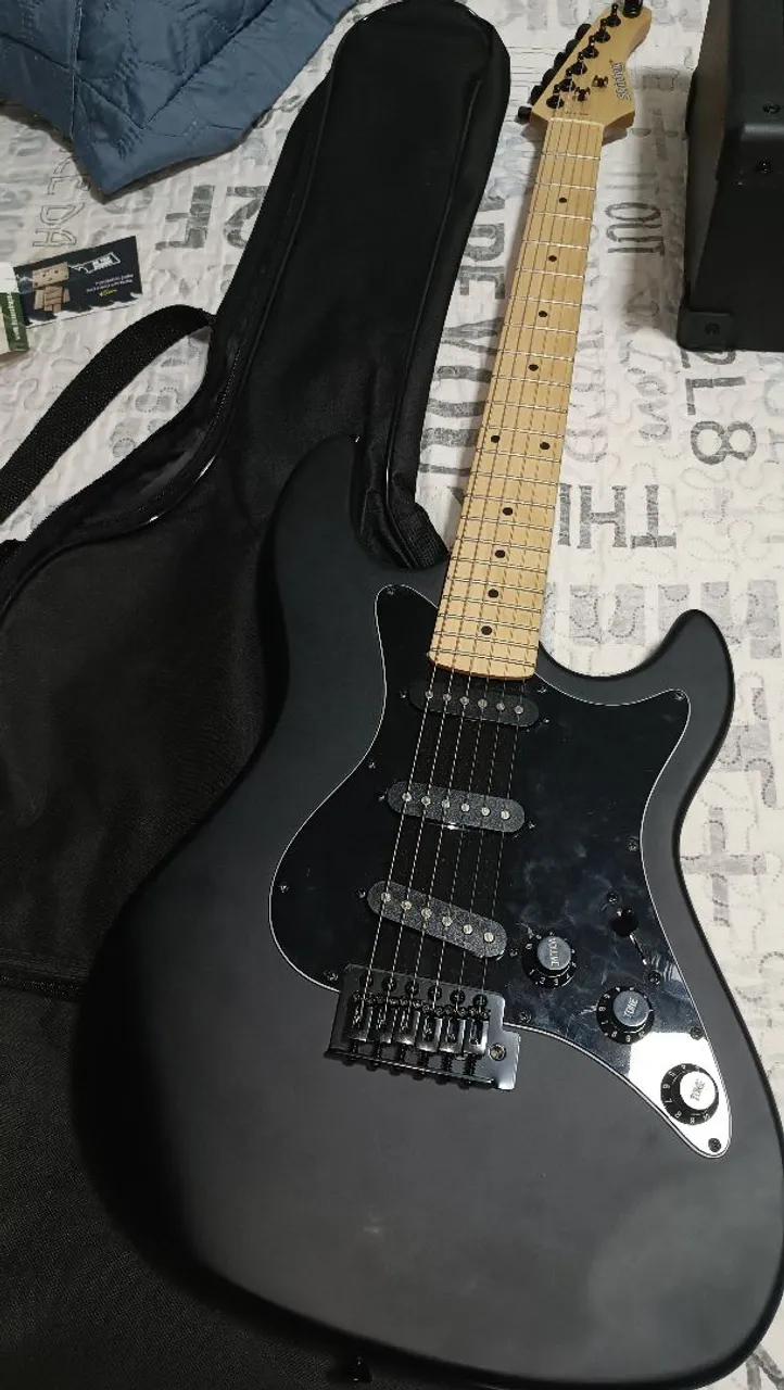 Guitarra stratocaster strinberg semi-nova (aceito violão em troca)