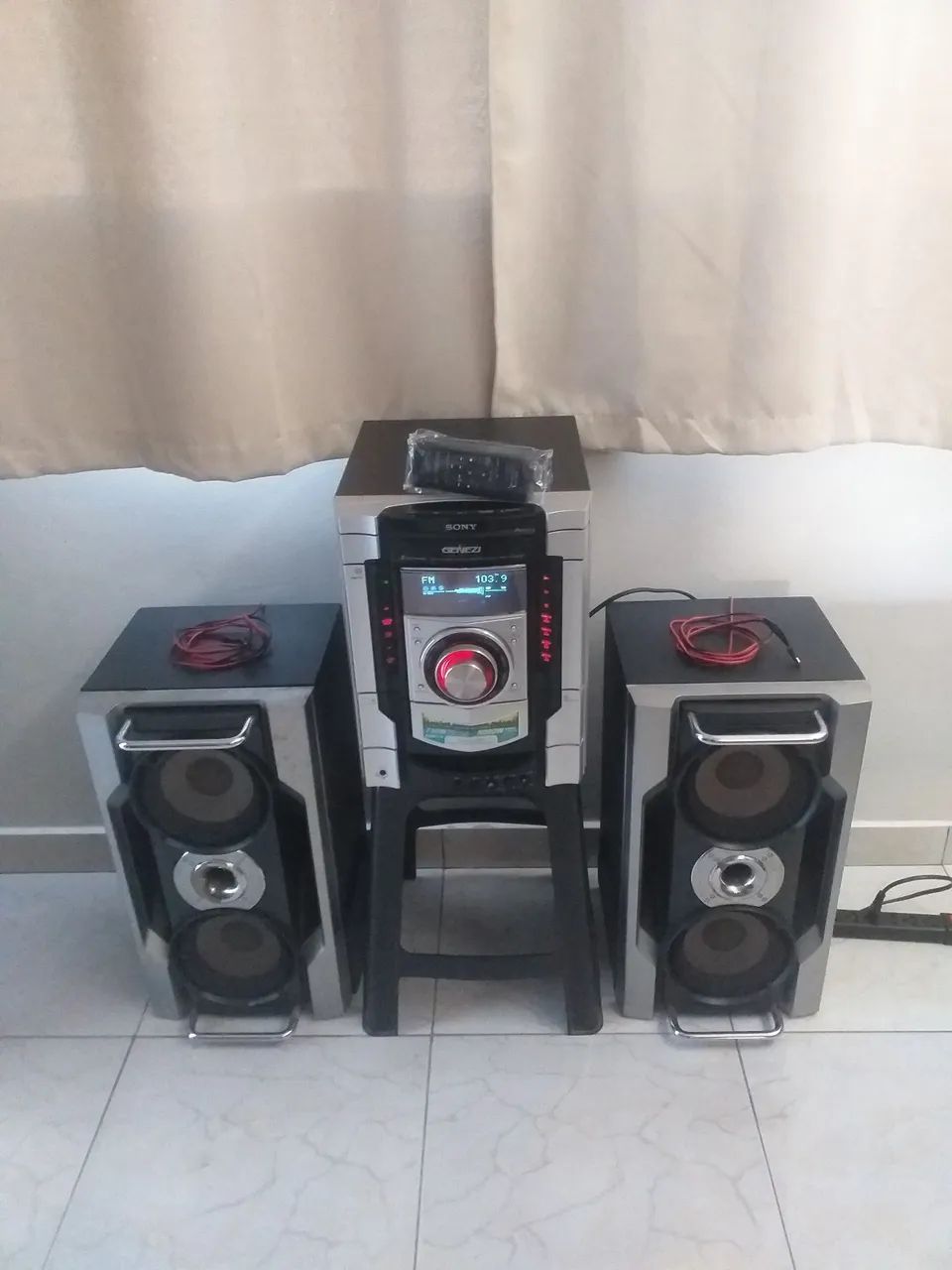 Vendo aparelho de som sony com controle e duas caixas grande ...