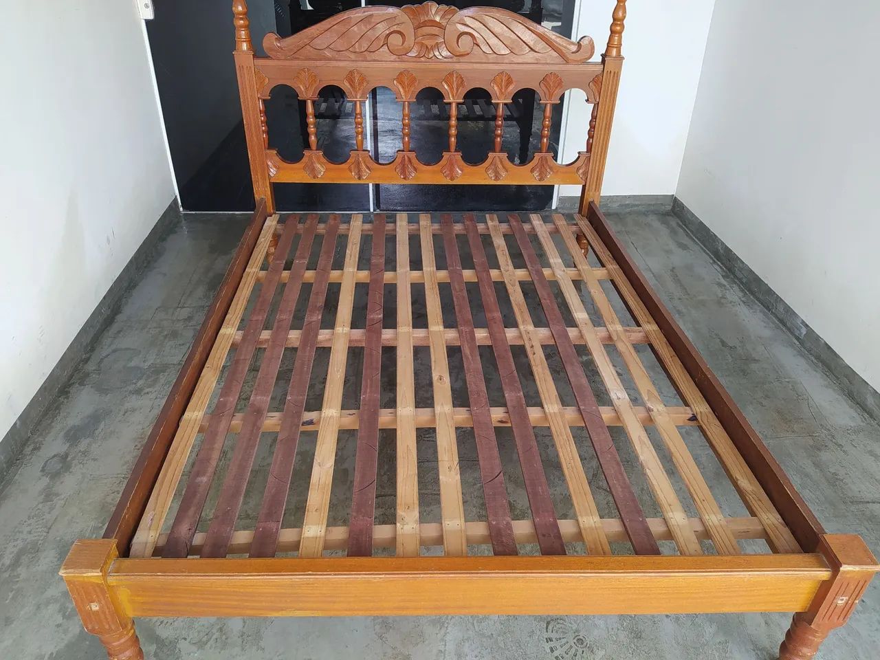 Vendo uma cama de casal 