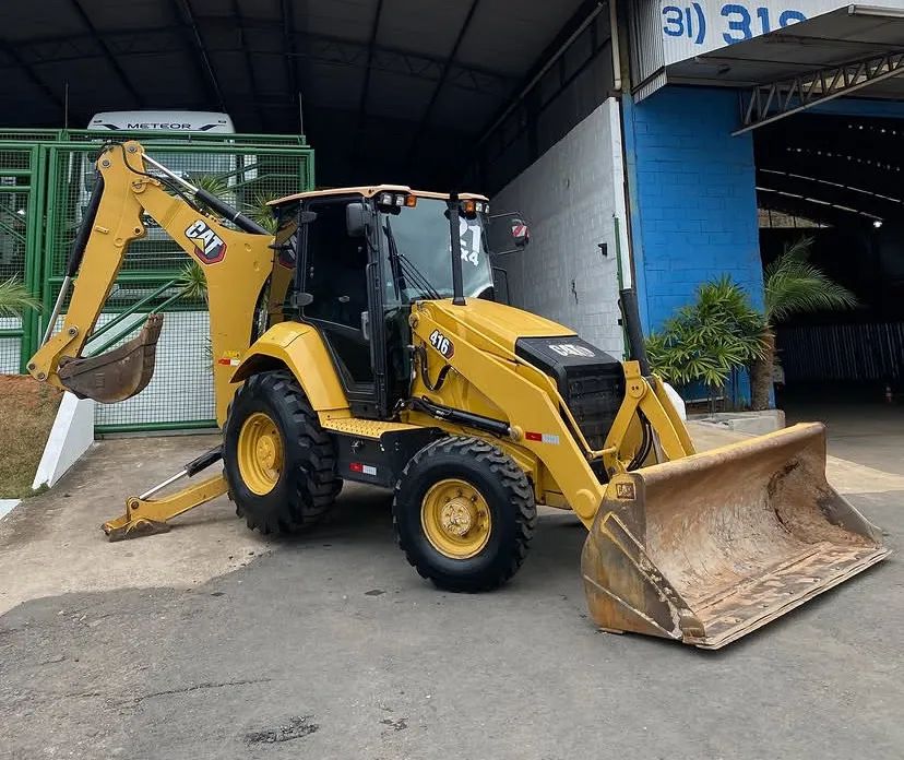 Retroescavadeira Caterpillar 