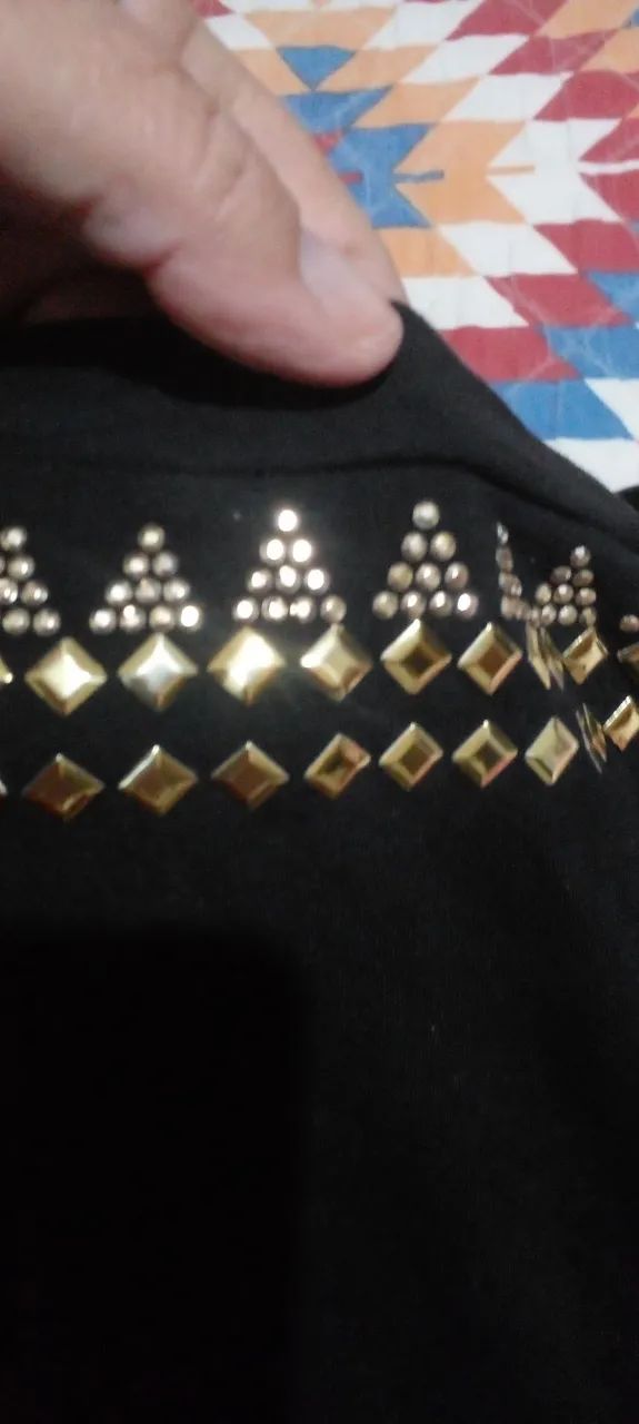 Blusa preta com brilho M - Foto 2