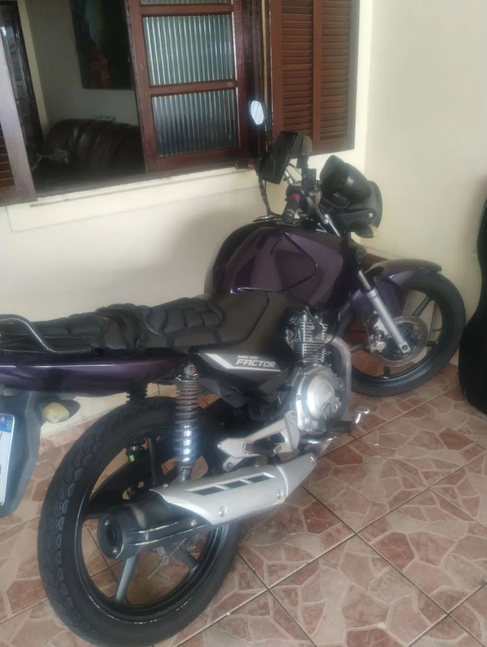 YBR factor 2011 Roxo