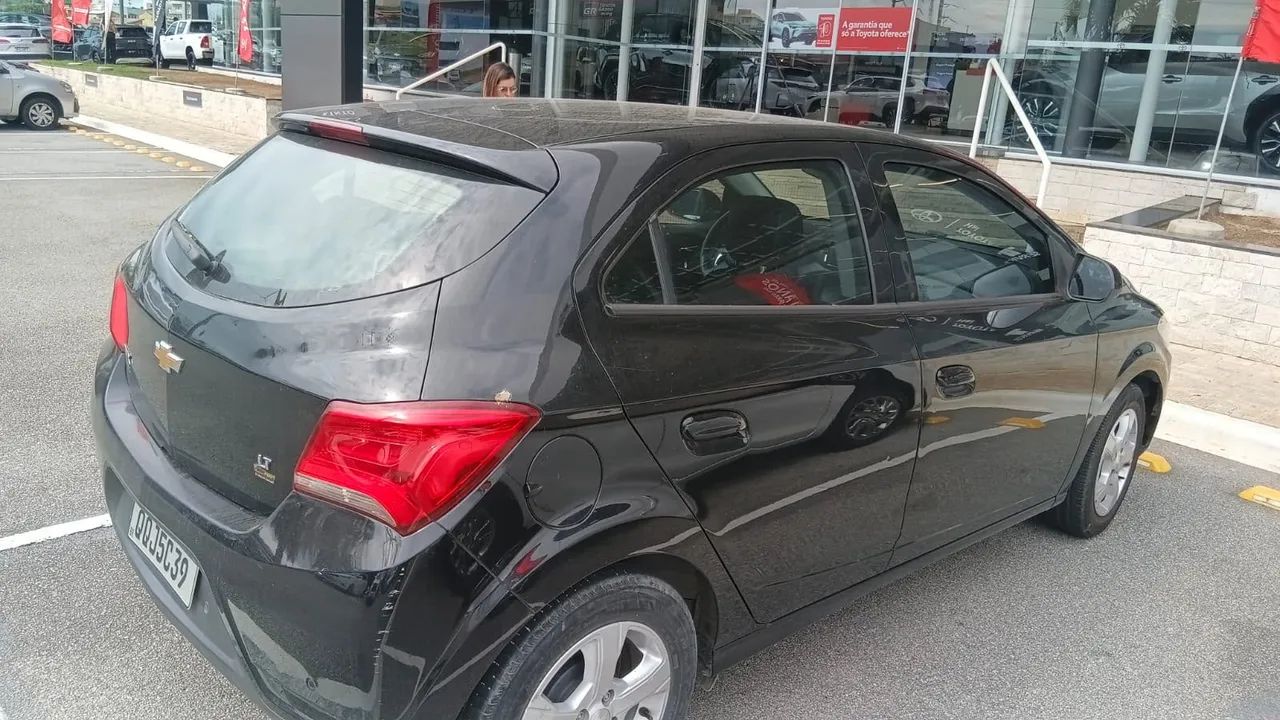 Chevrolet Onix Hatch LT 1.4 8V Flex Mec. 4P 2019 - Foto 3