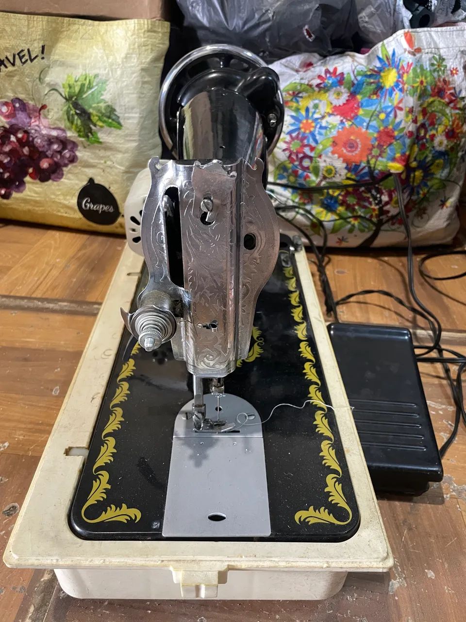 Máquina de Costura Elgin Pretinha funcionando perfeitamente - Foto 3