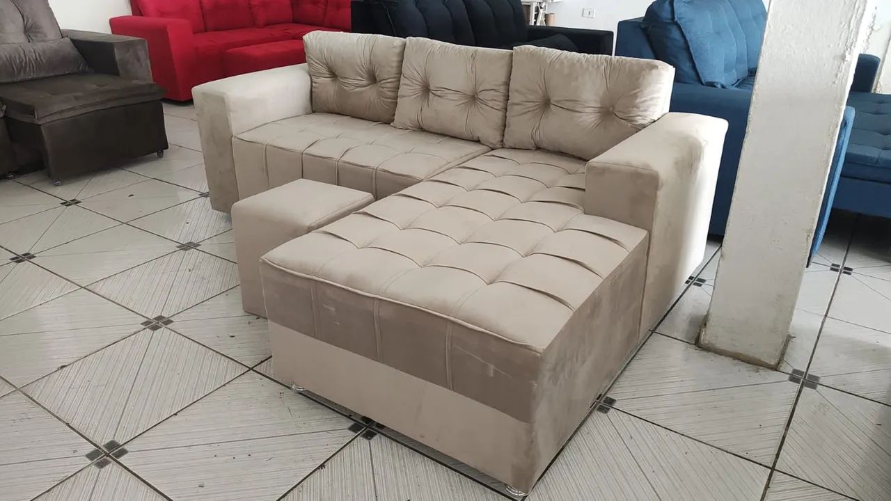 Liquidação sofá 3 lugares d brinde um puff
