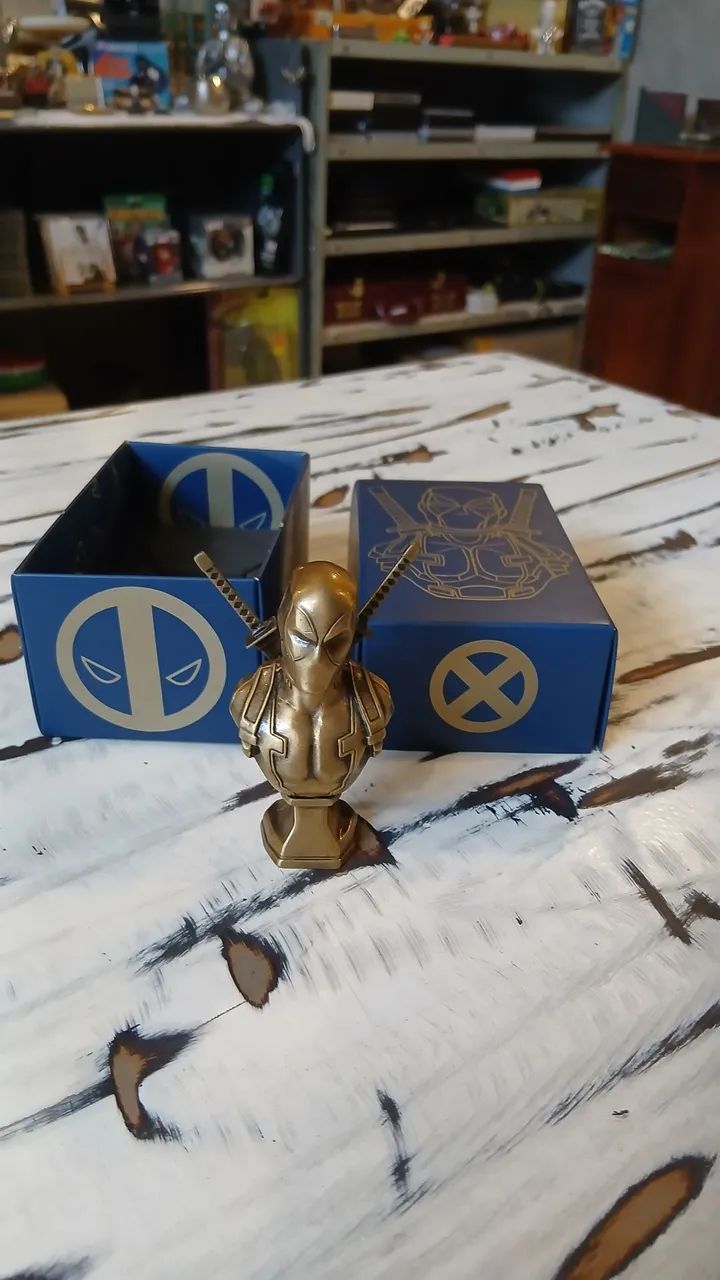 Busto colecionável do Deadpool. Da Omelete Legends  - Foto 2