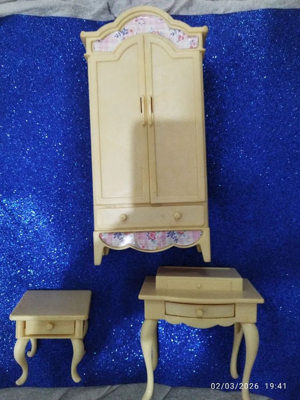 Vtg Mattel Barbie doll lot of furniture Vanity Armoire 1996 table hong kong Barbie 