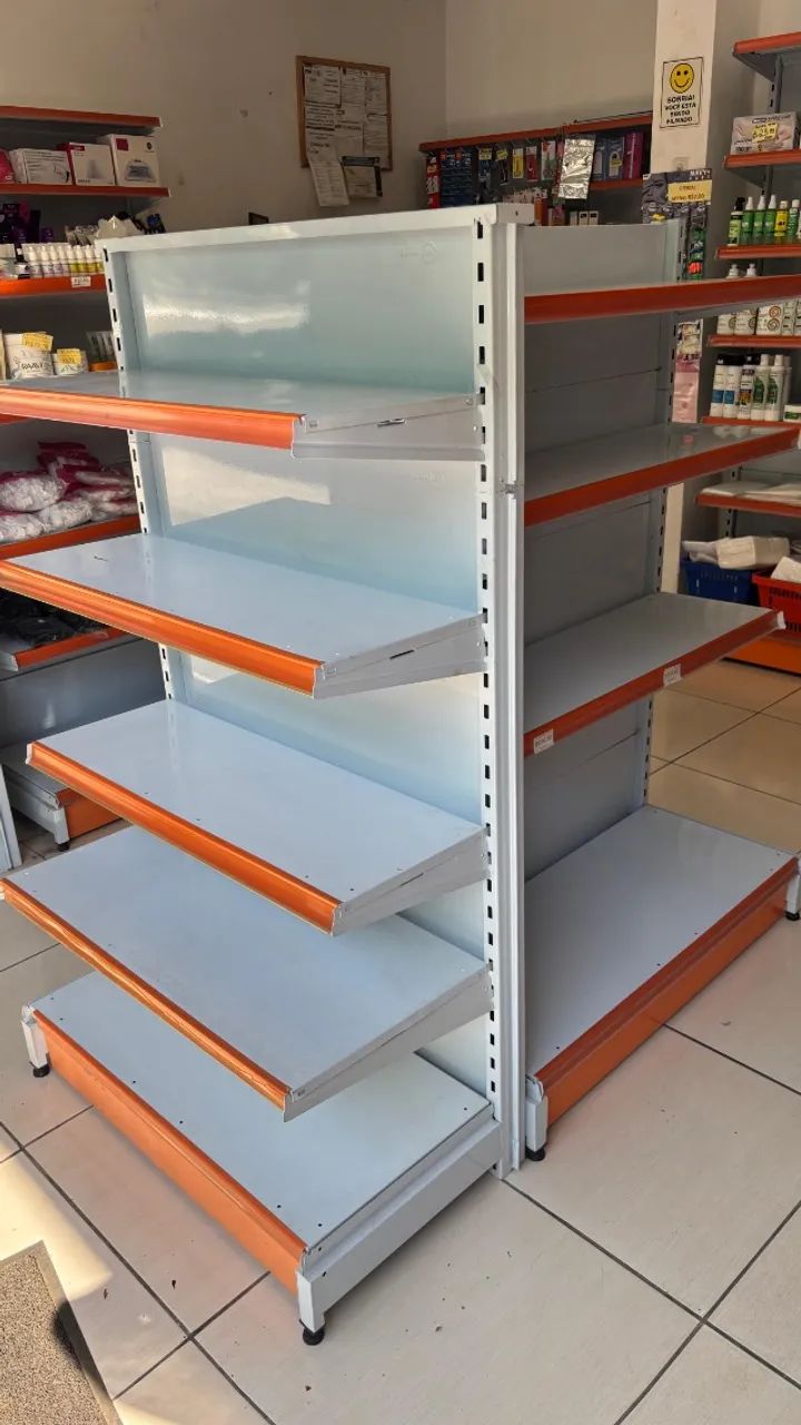 Gôndolas, Balcão e Móveis para Loja de Cosméticos - Ótimo Estado, Preço Imperdível!