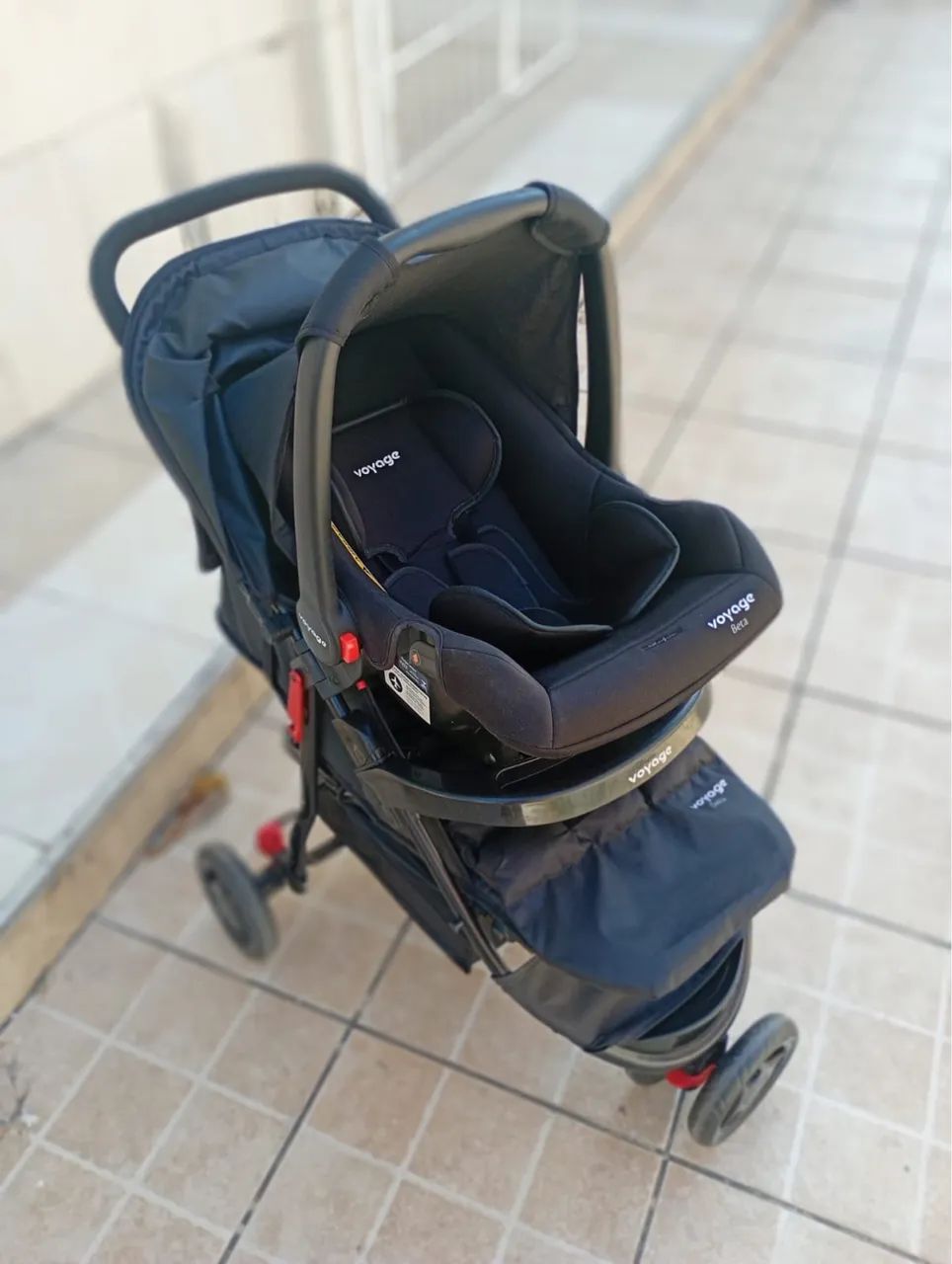 Carrinho com bebê conforto - Foto 2