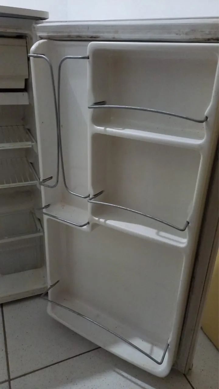 Frigobar GE 101 Litros 220V Funcionando Perfeitamente - Foto 2