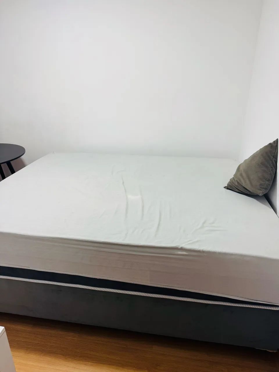 Vendo cama Box Queen semi nova, perfeita  - Foto 3