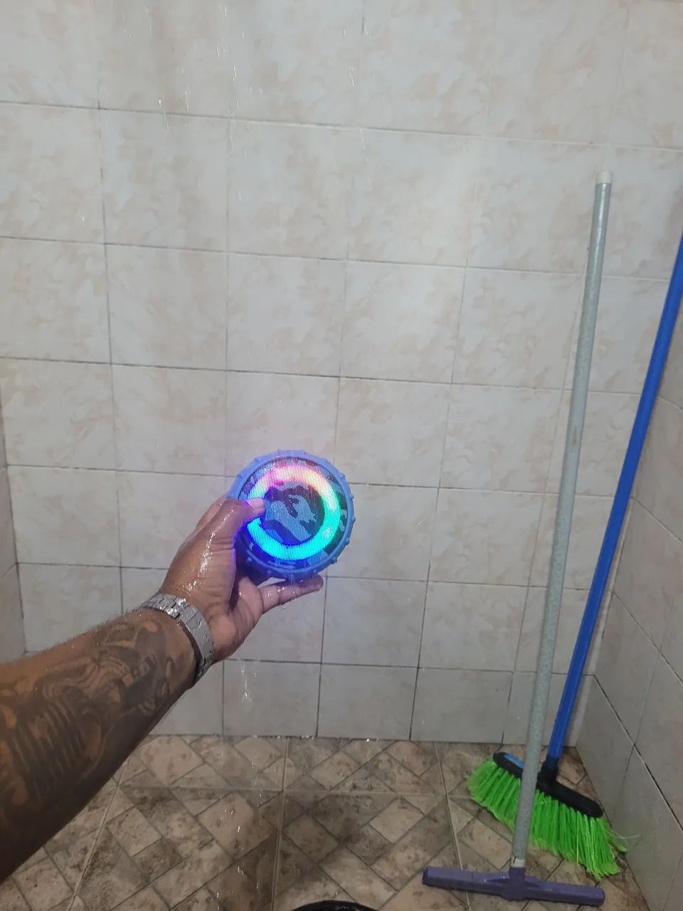Caixinha de Som a Prova D Agua - Foto 2