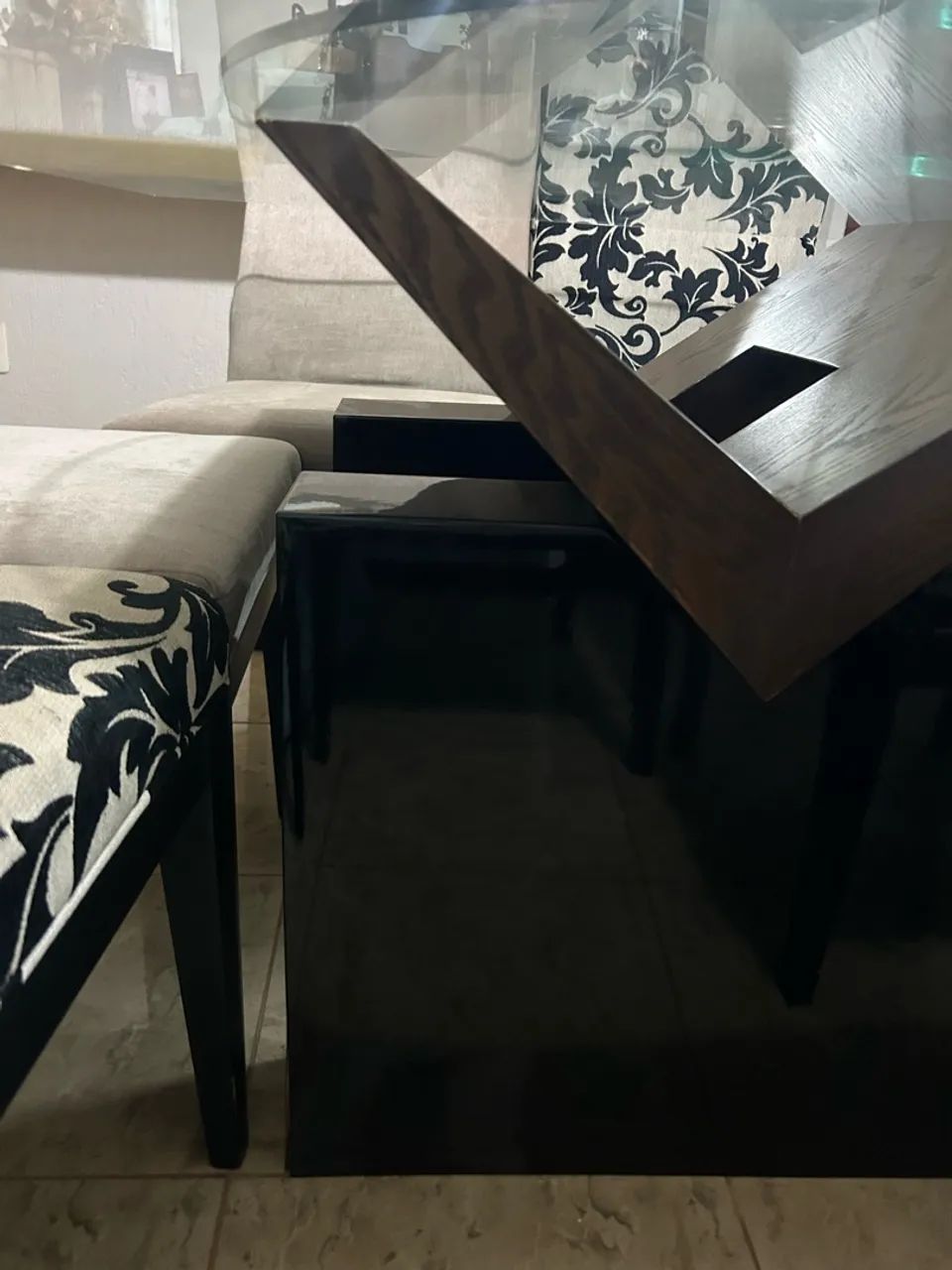 Mesa de vidro e 8 cadeiras  - Foto 4