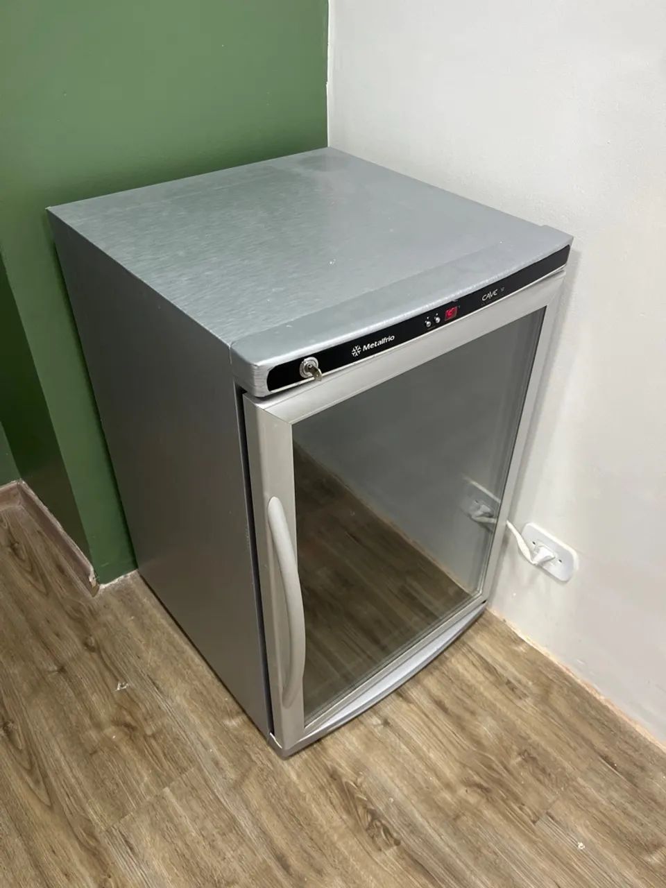 Frigobar/ adega 