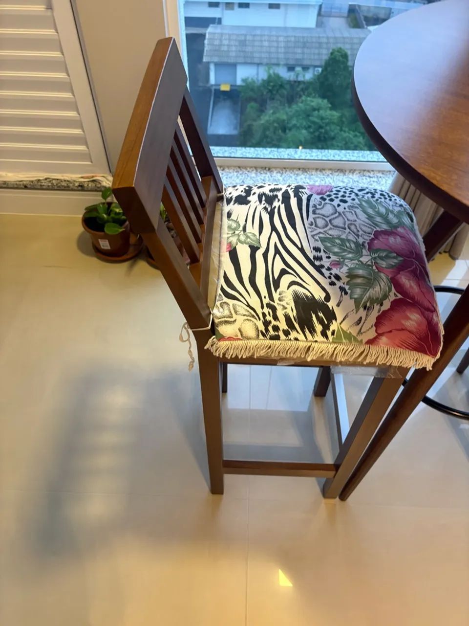 Vendo mesa Bistrô com cadeiras - Foto 3