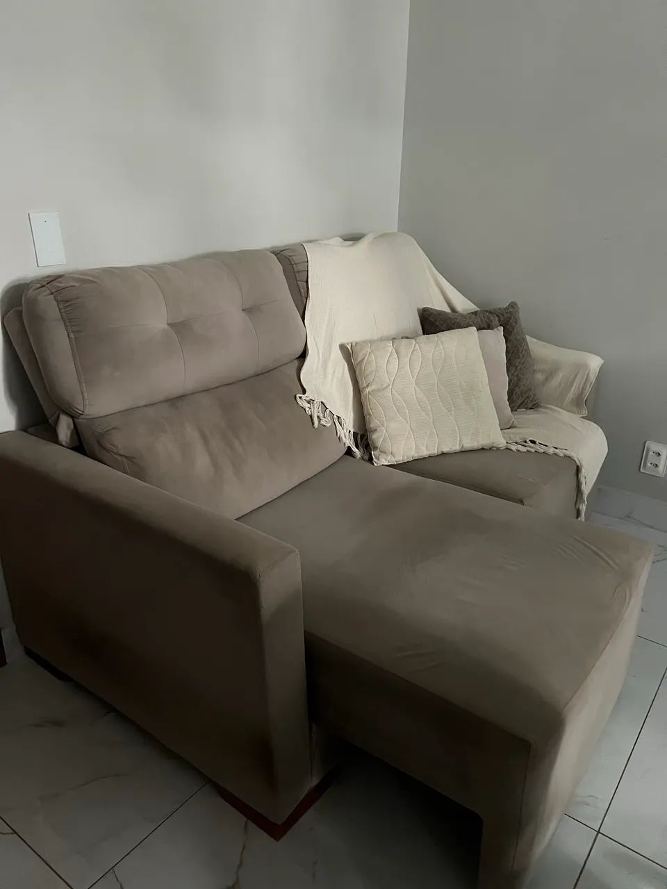 SOFÁ MUITO NOVO!!  