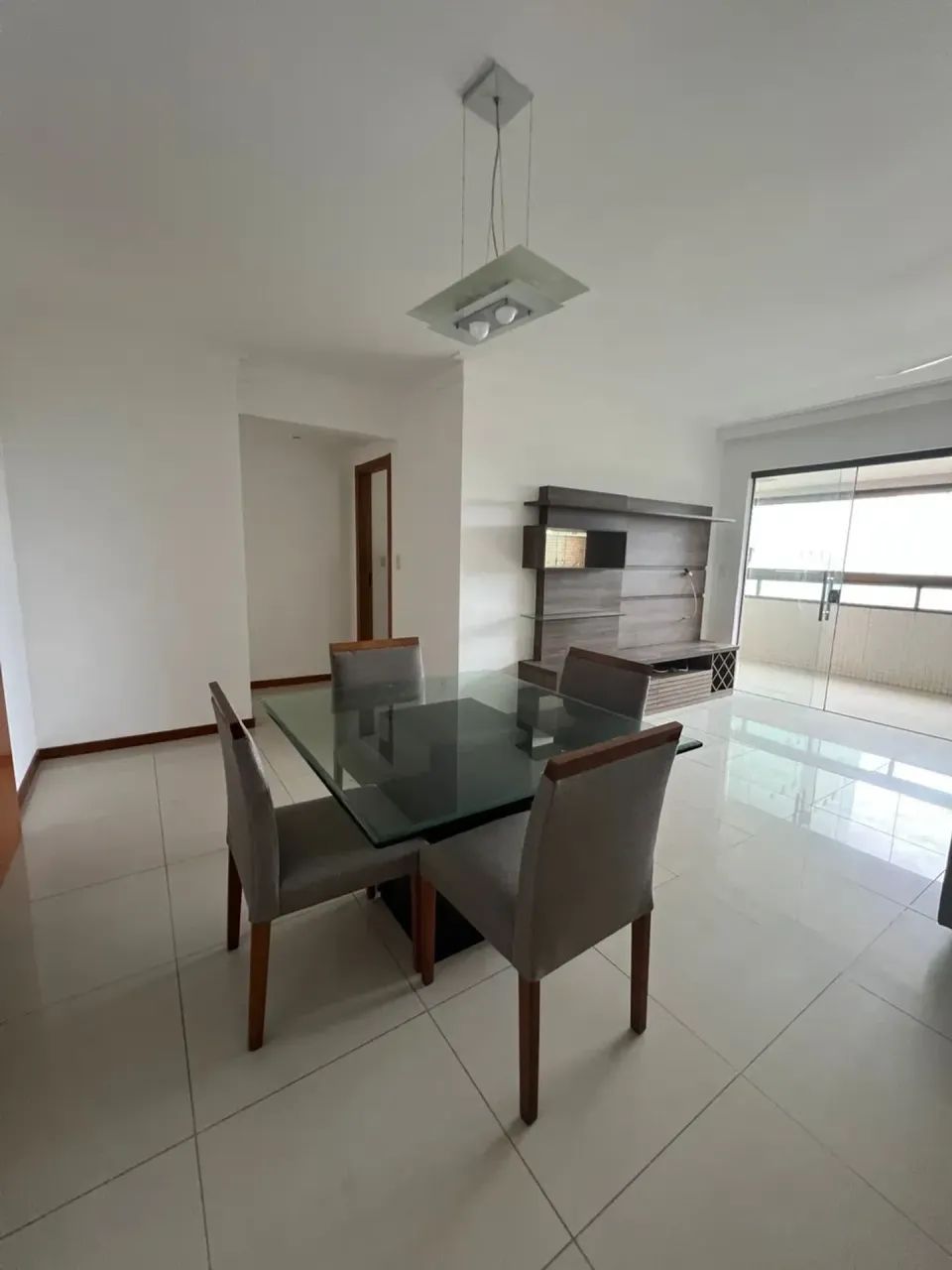Apartamento para alugar em Armação com 2/4