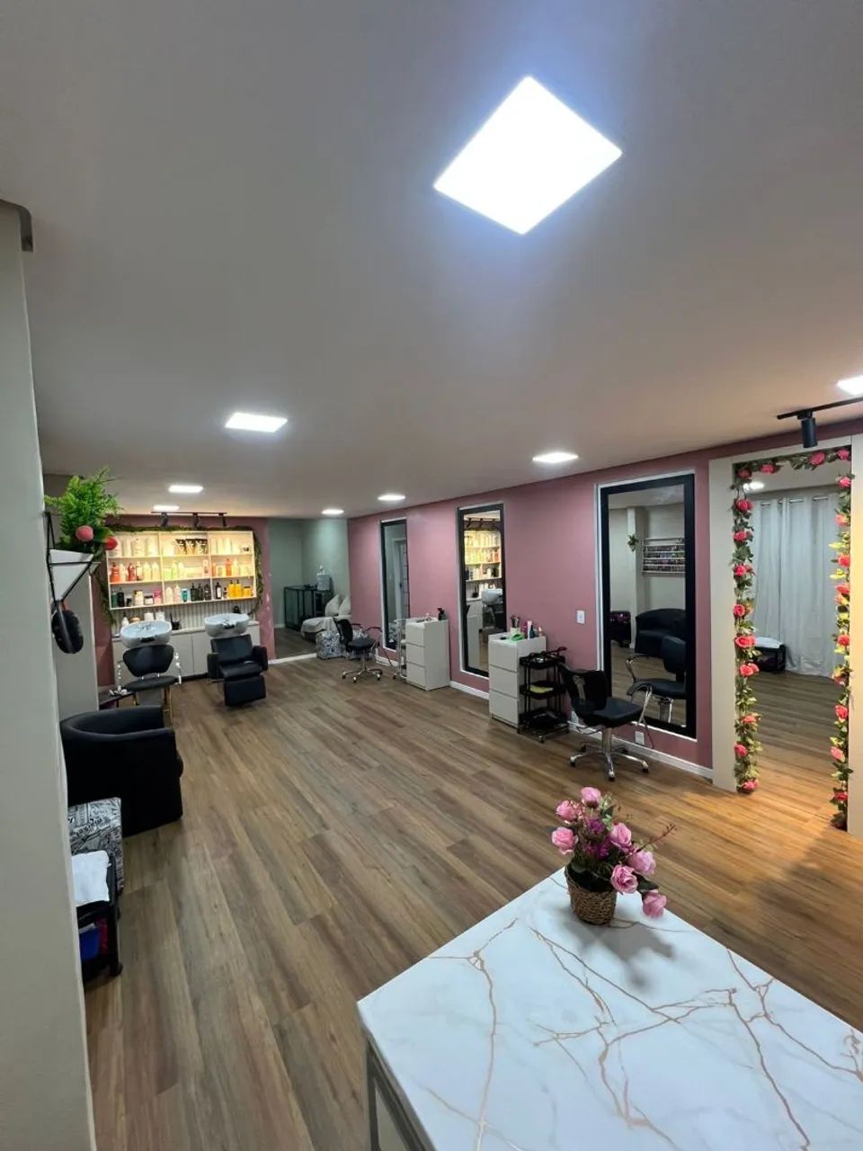 Alugo cadeira para atendimento em salão  - Foto 2